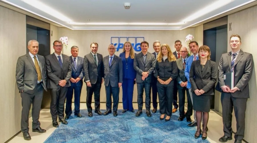 The Brazilian ports delegation on its visit to Hong Kong